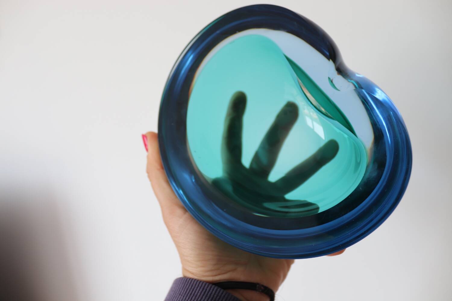 Empty pocket in murano glass two blues