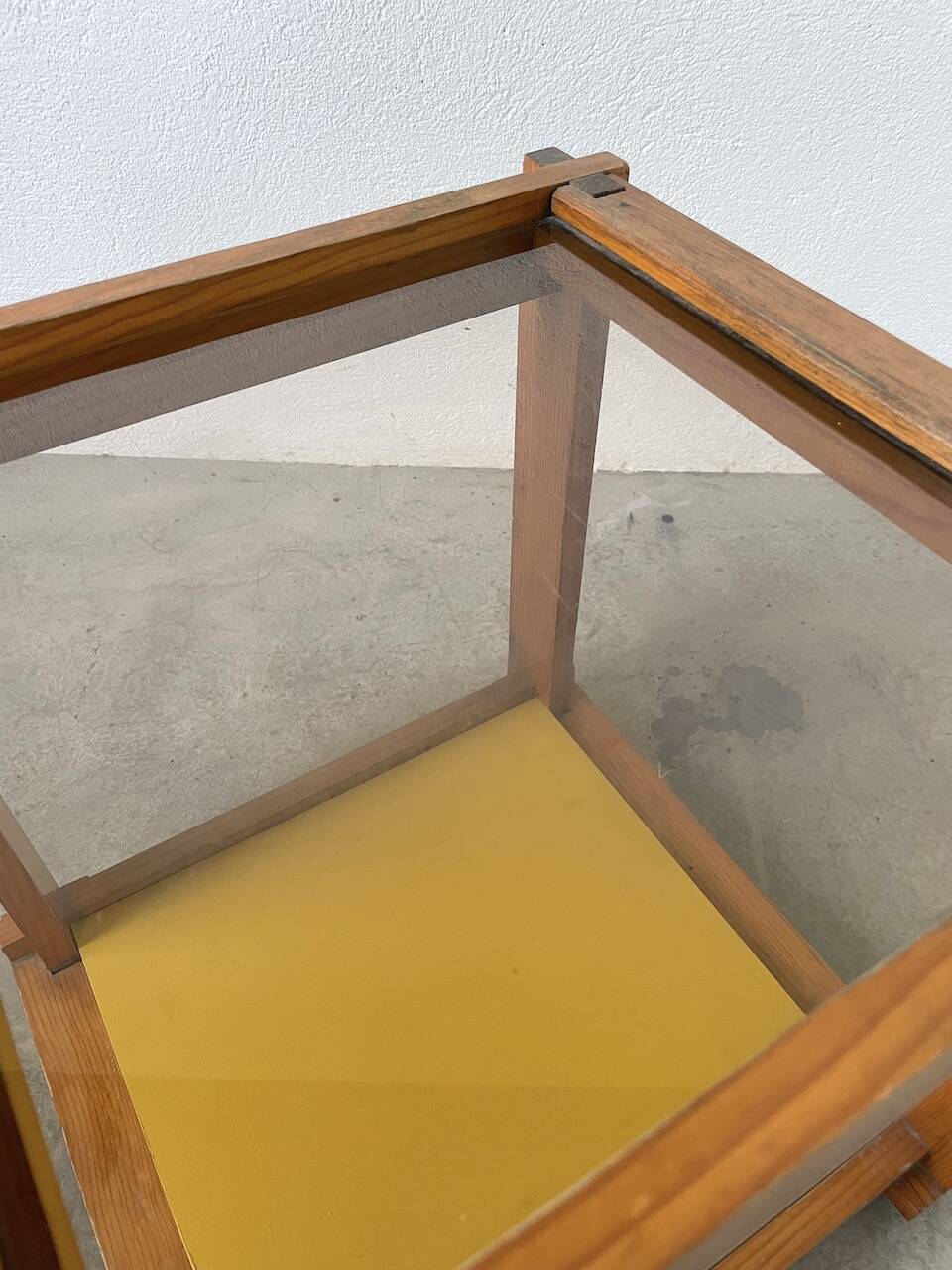 Bedside “cube” side table in pine DLG Regain