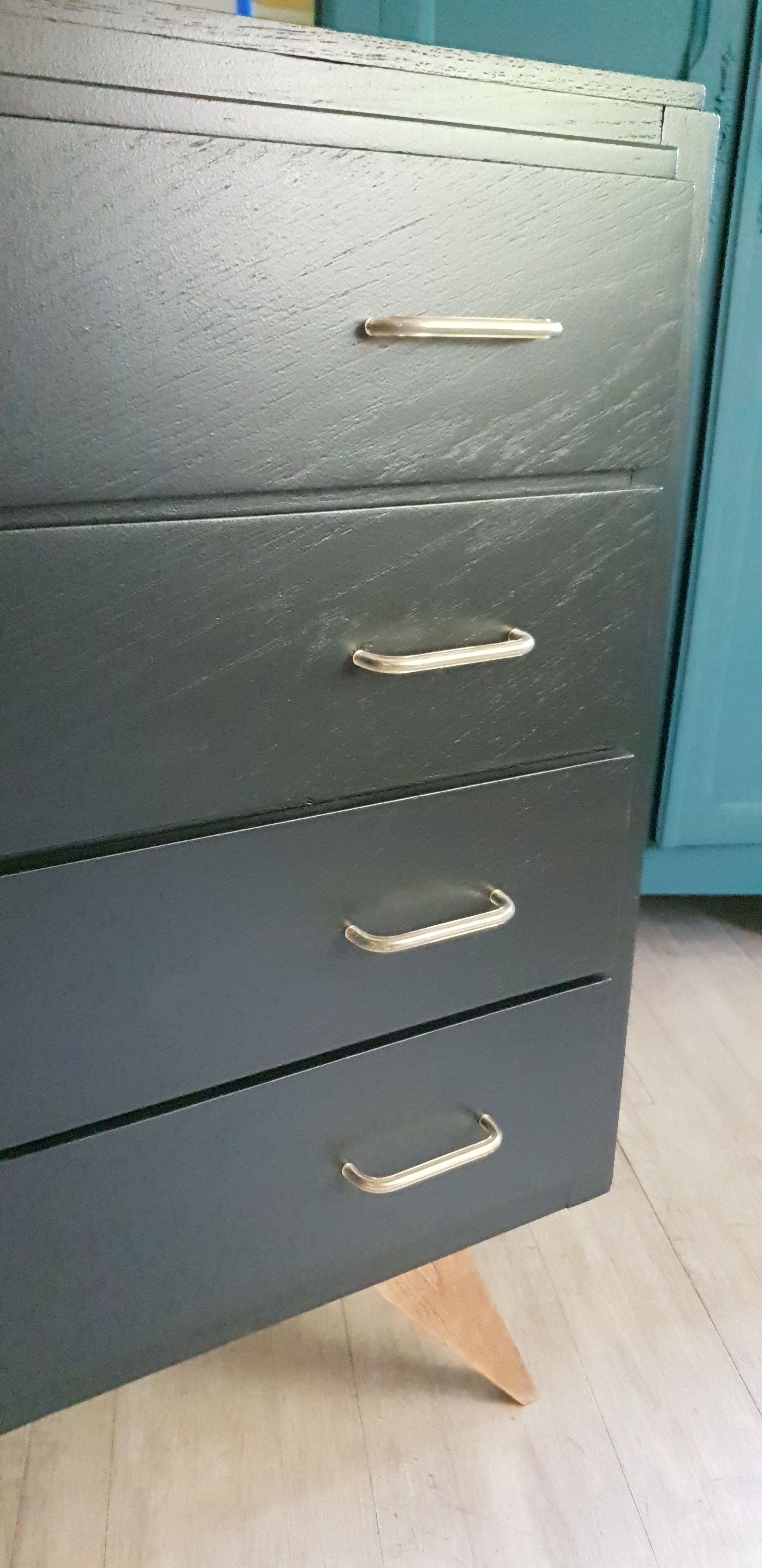 Dresser black compass feet