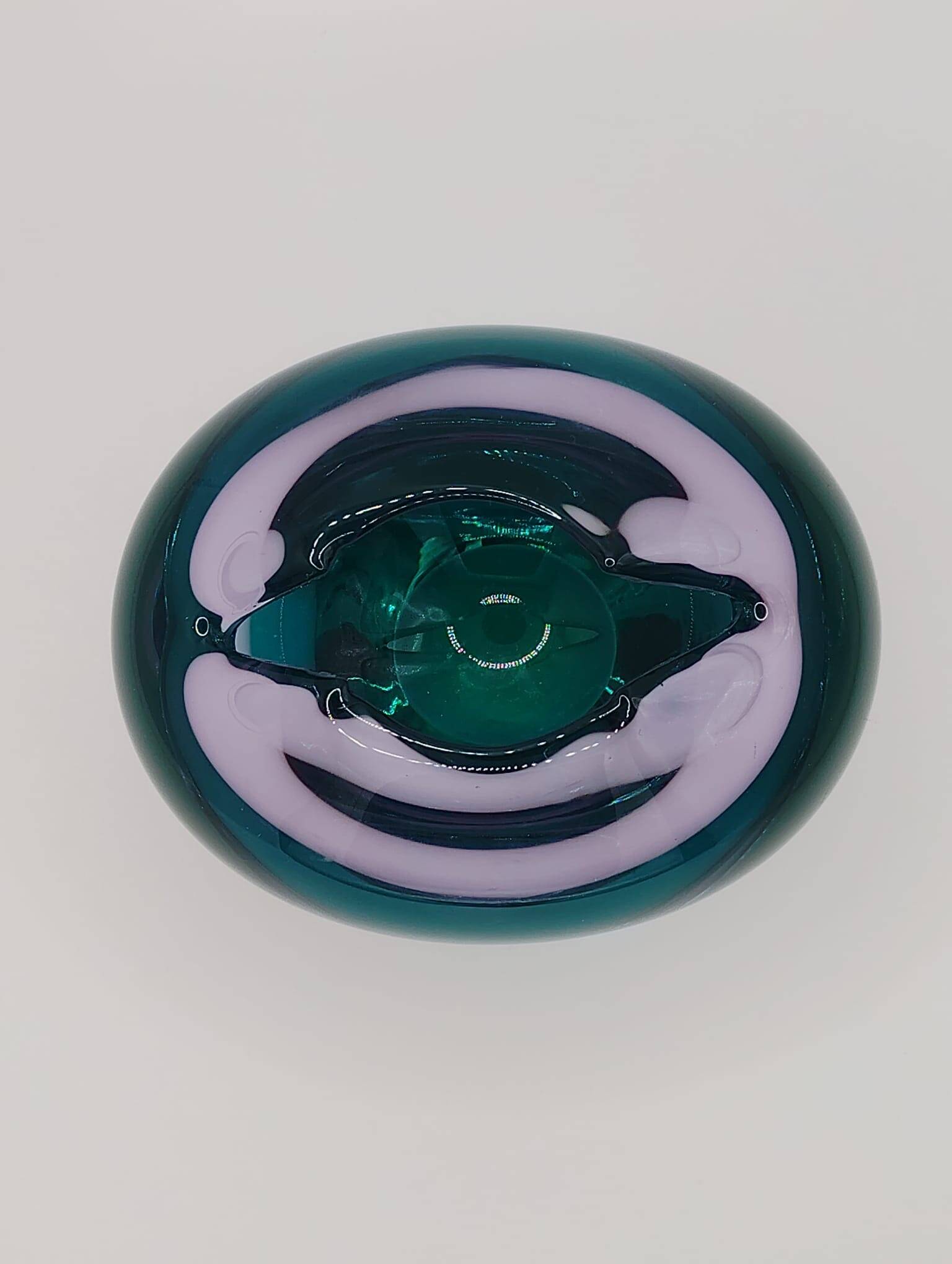 Pretty little glass vase in very good condition.