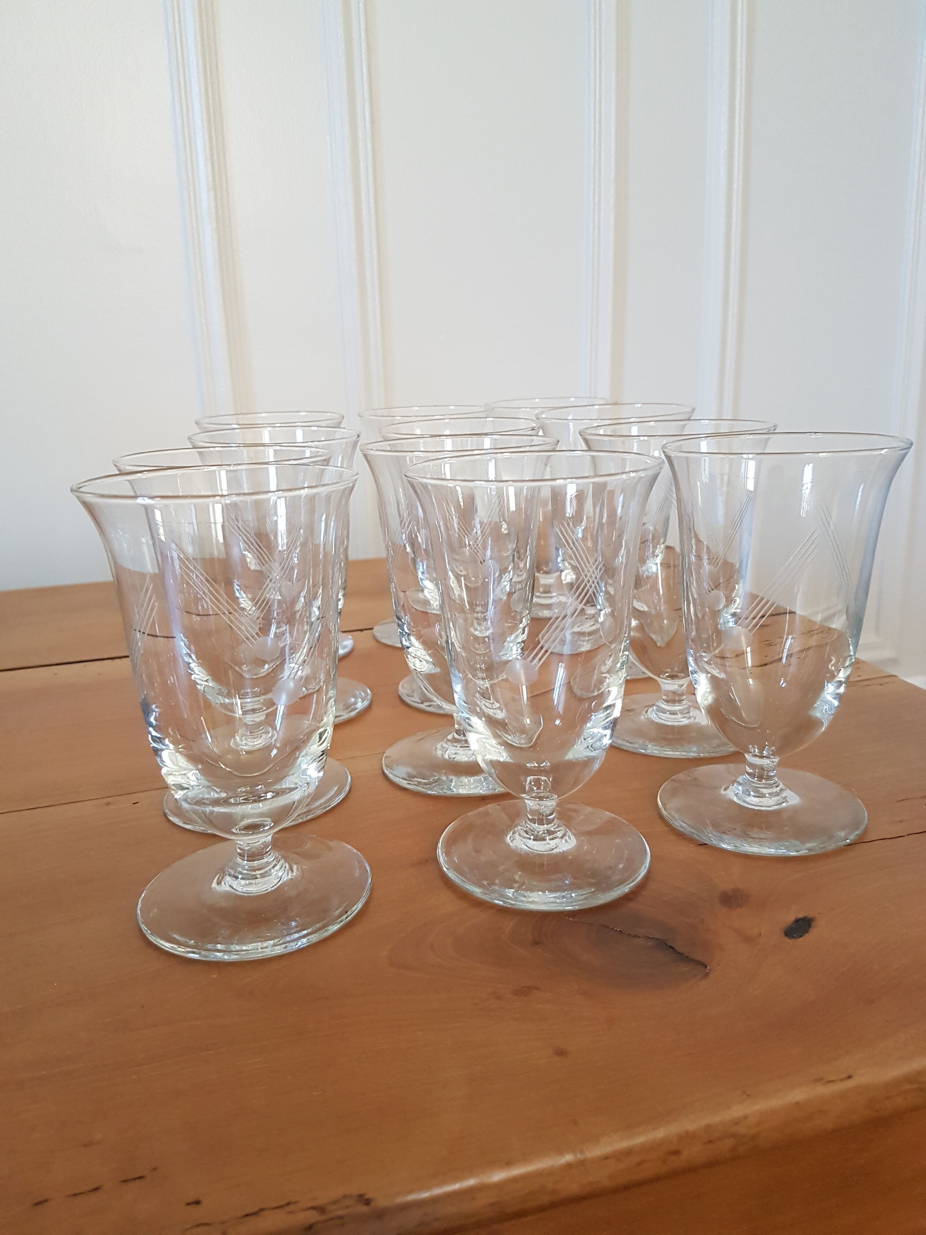 Service verres, carafe et pichet 33 pièces