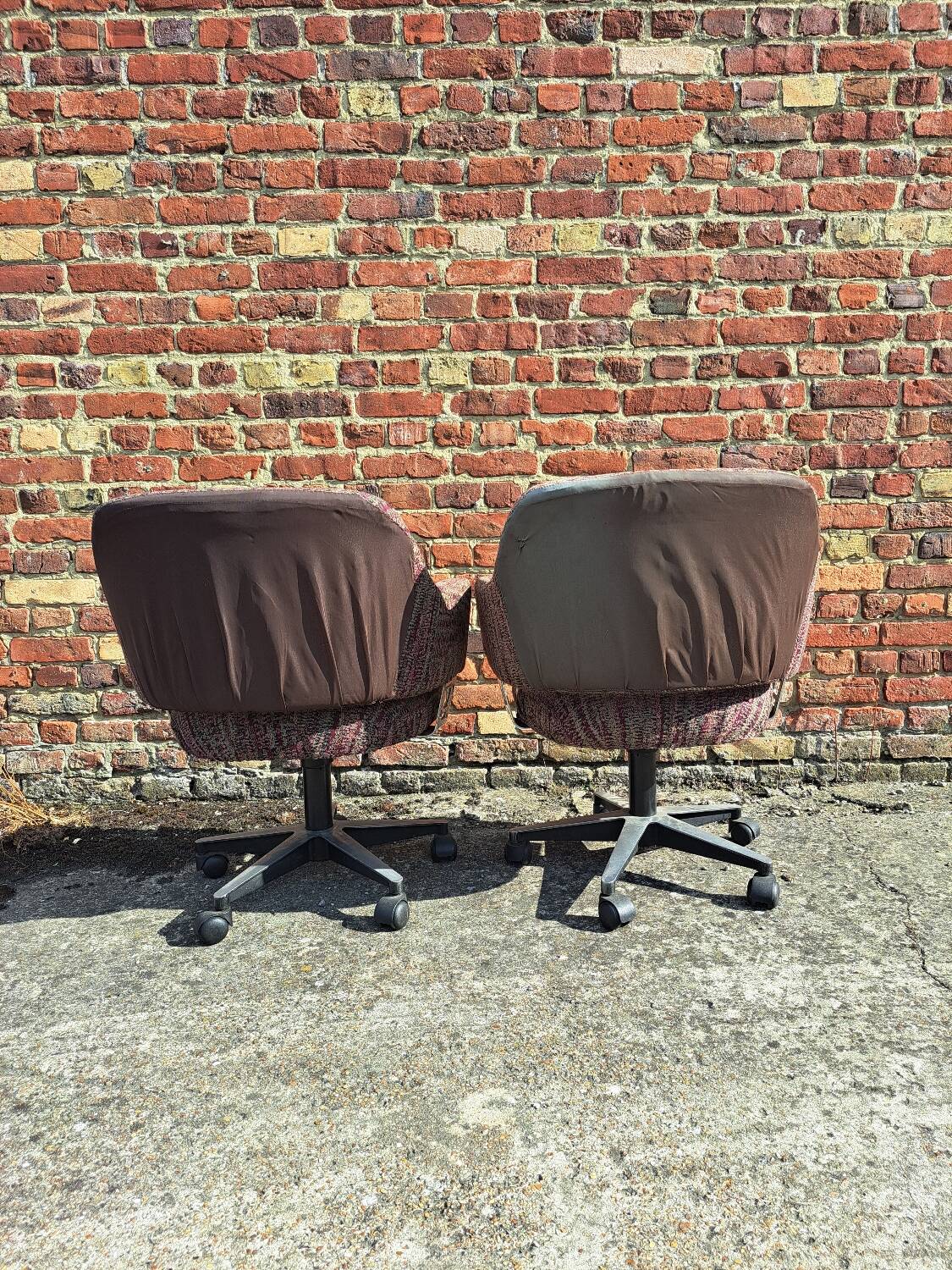 Set of 2 swivel office chairs from the 1970s.