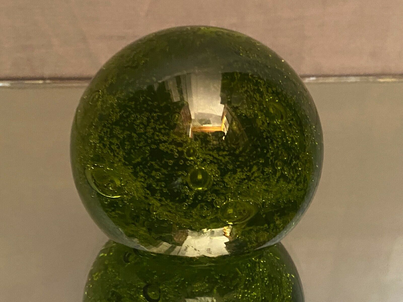 Boule sulfure presse-papier en verre teinté vert
