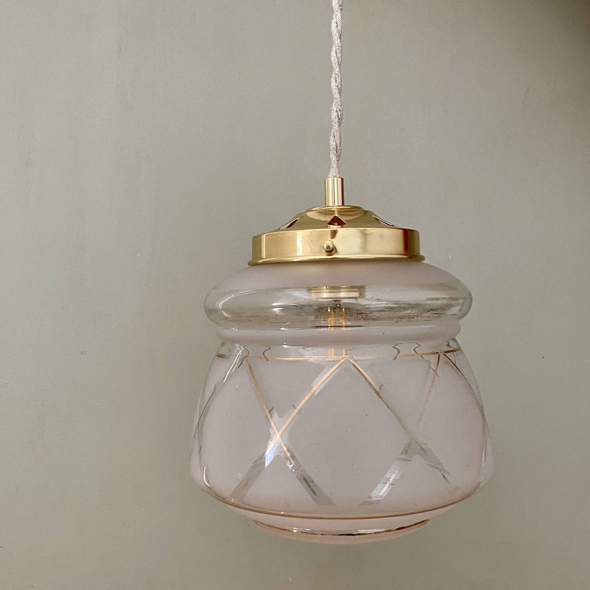 Suspension globe vintage art déco blanc et doré