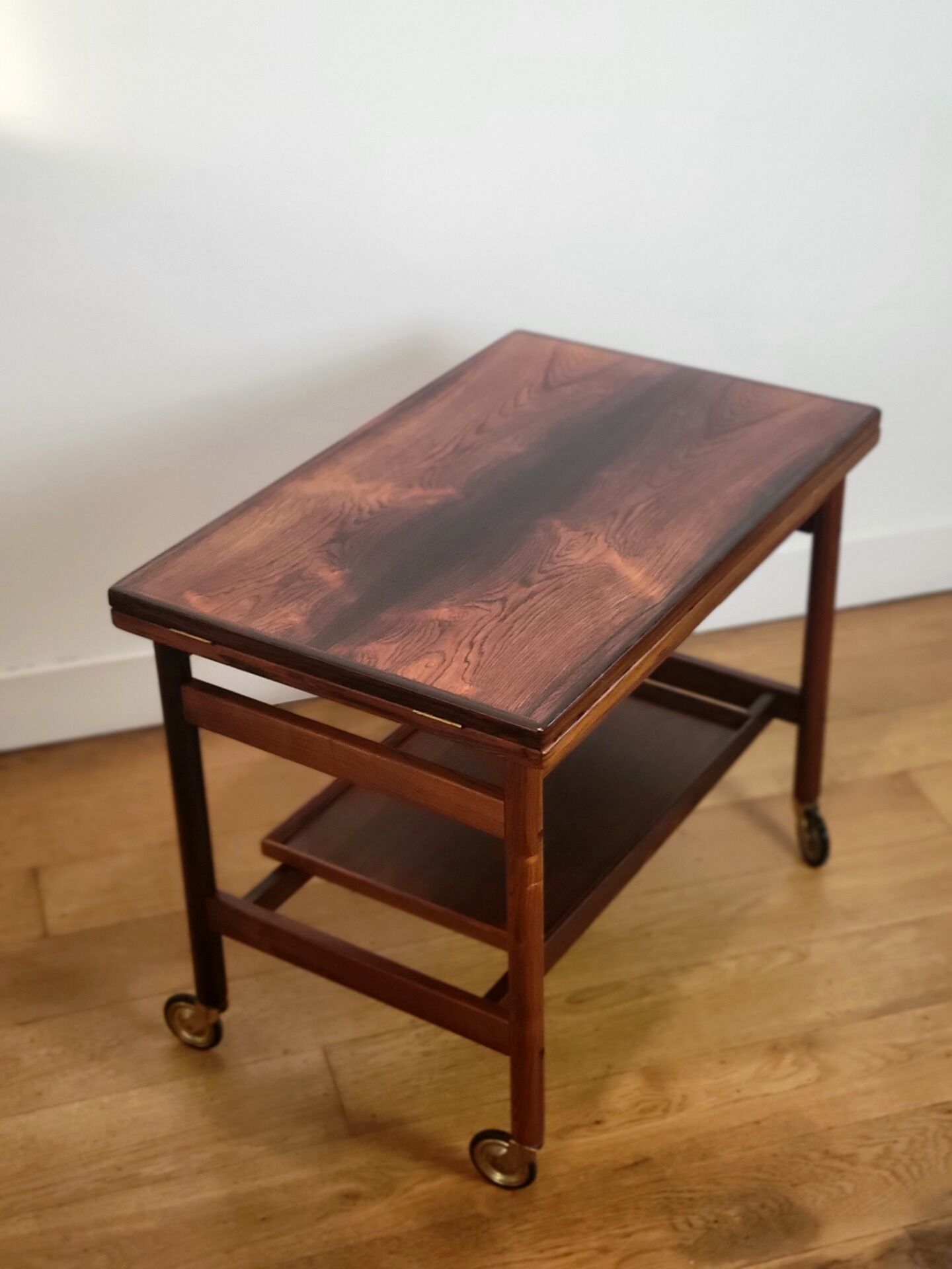 Trolley danois extensible par Kurt Østervig pour Jason Møbler en palissandre.