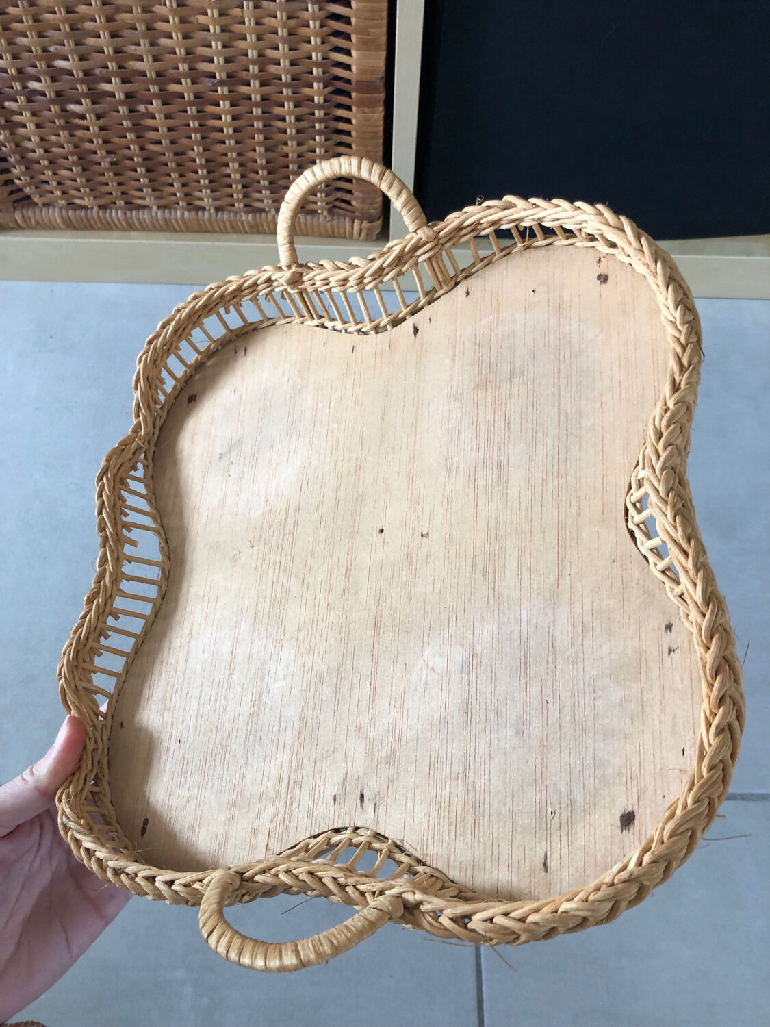 Petit plateau en rotin