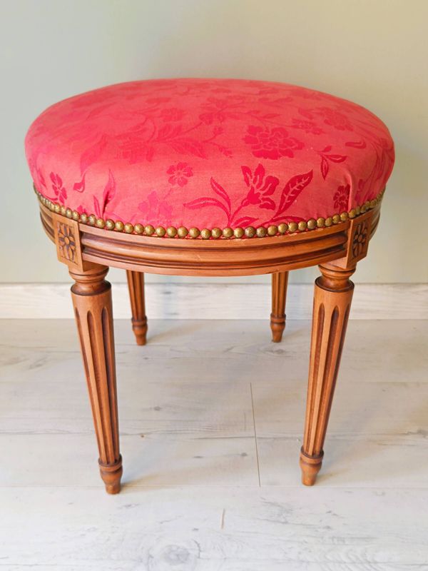 Tabouret style Louis XVI en merisier massif