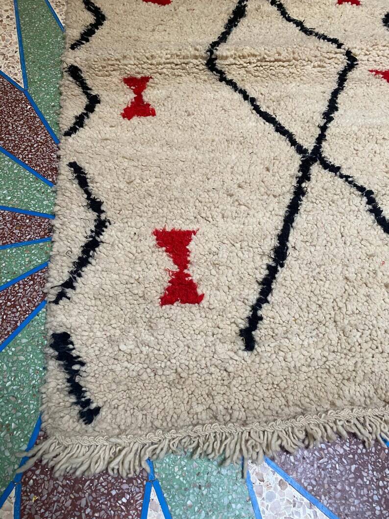 Moroccan Berber rug decorated 250cmx150cm