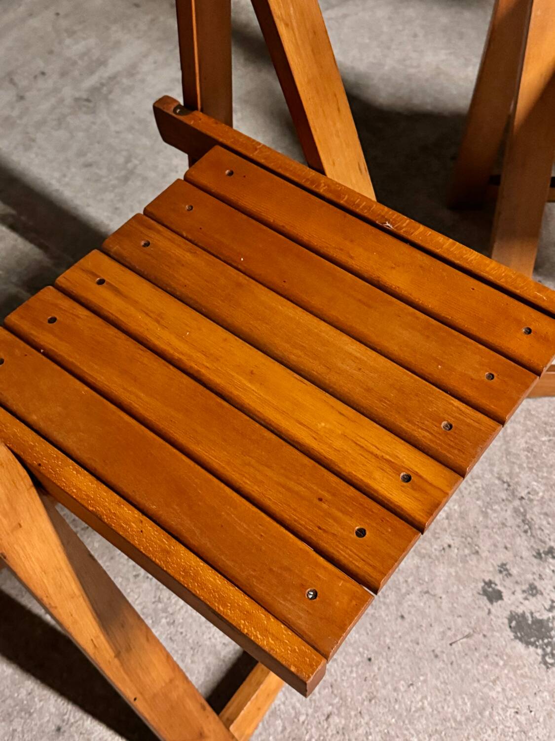 04 folding chairs 1970s