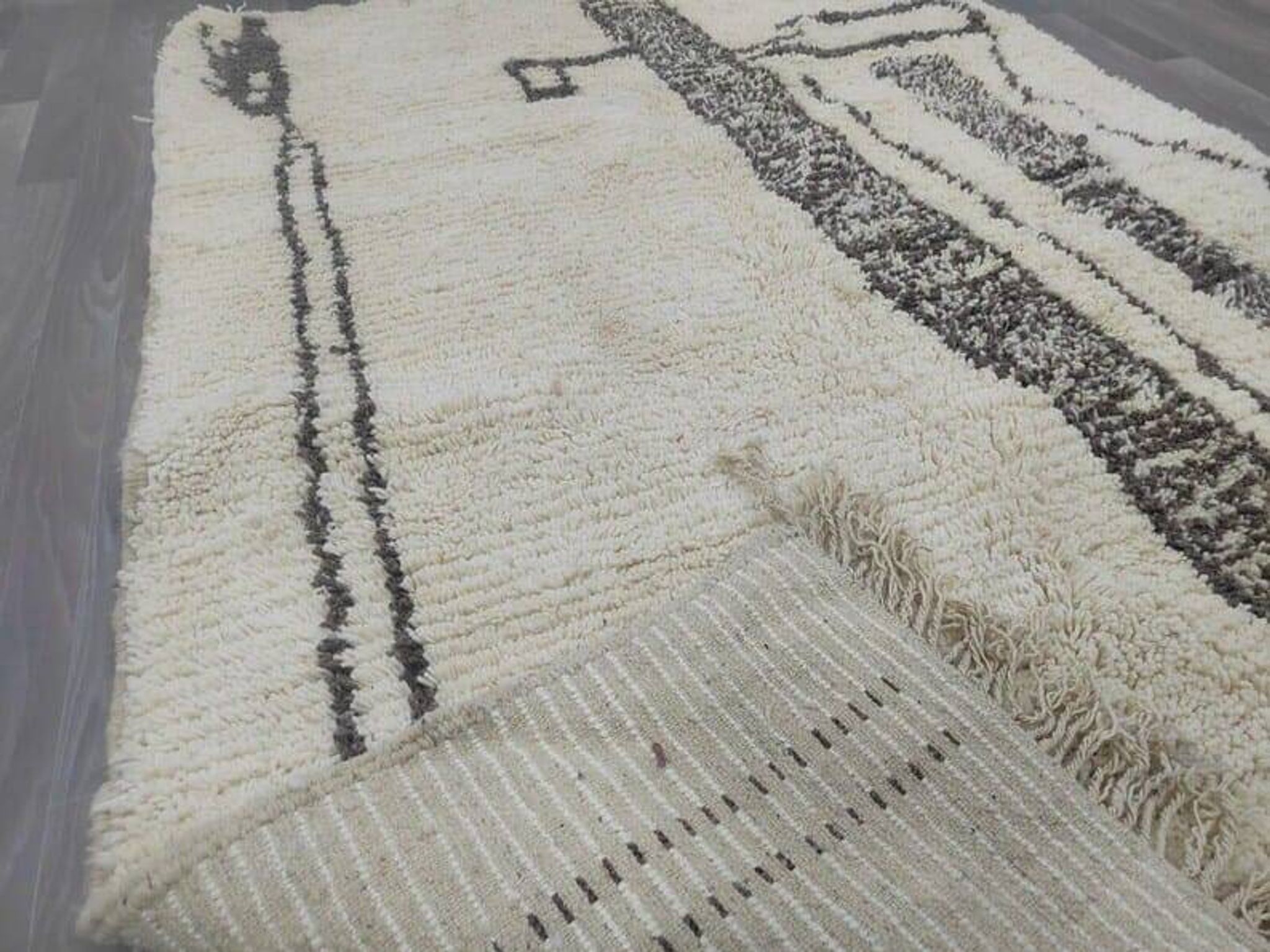 Tapis berbère en laine naturel traditionnelle fait main 2/3 m