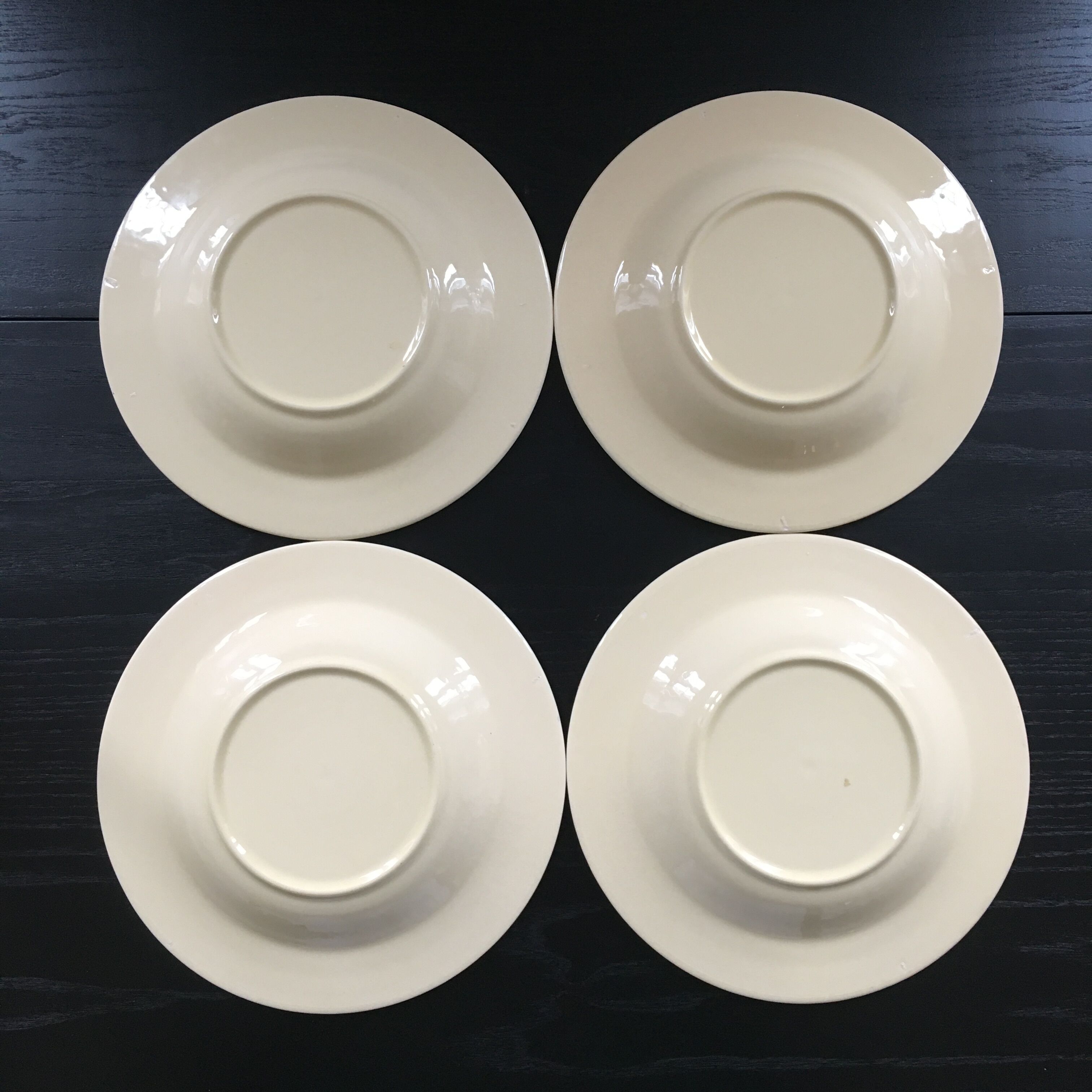 Set of 4 leaf-patterned plates