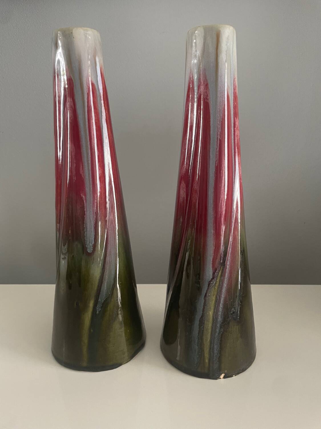 2 ceramic vases