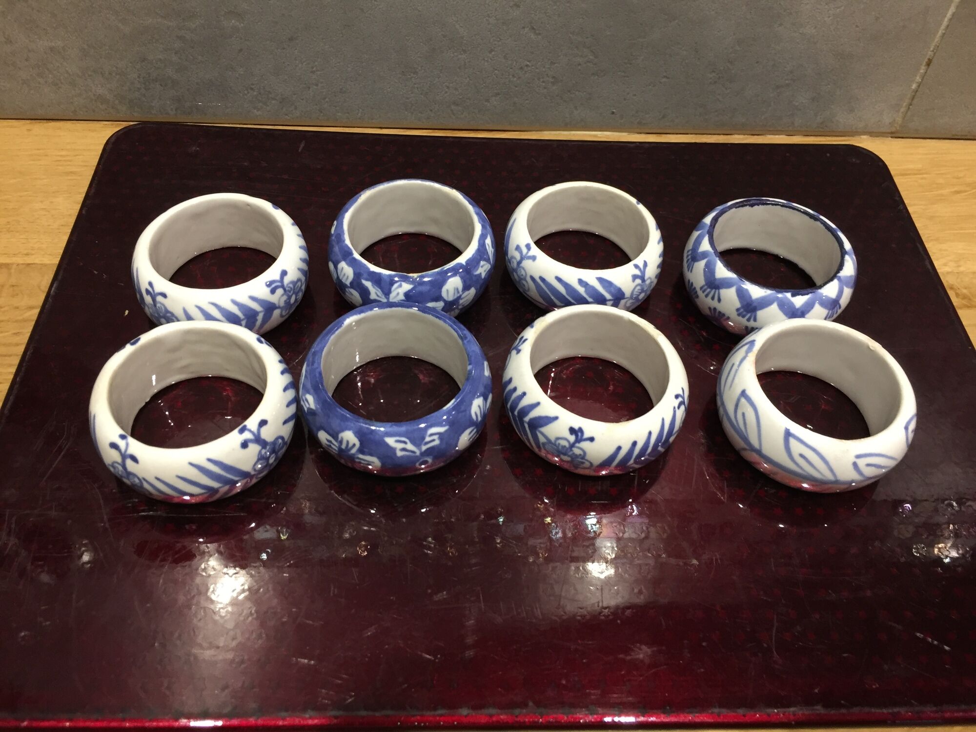 Series of 8 rounds of blue and white porcelain towel