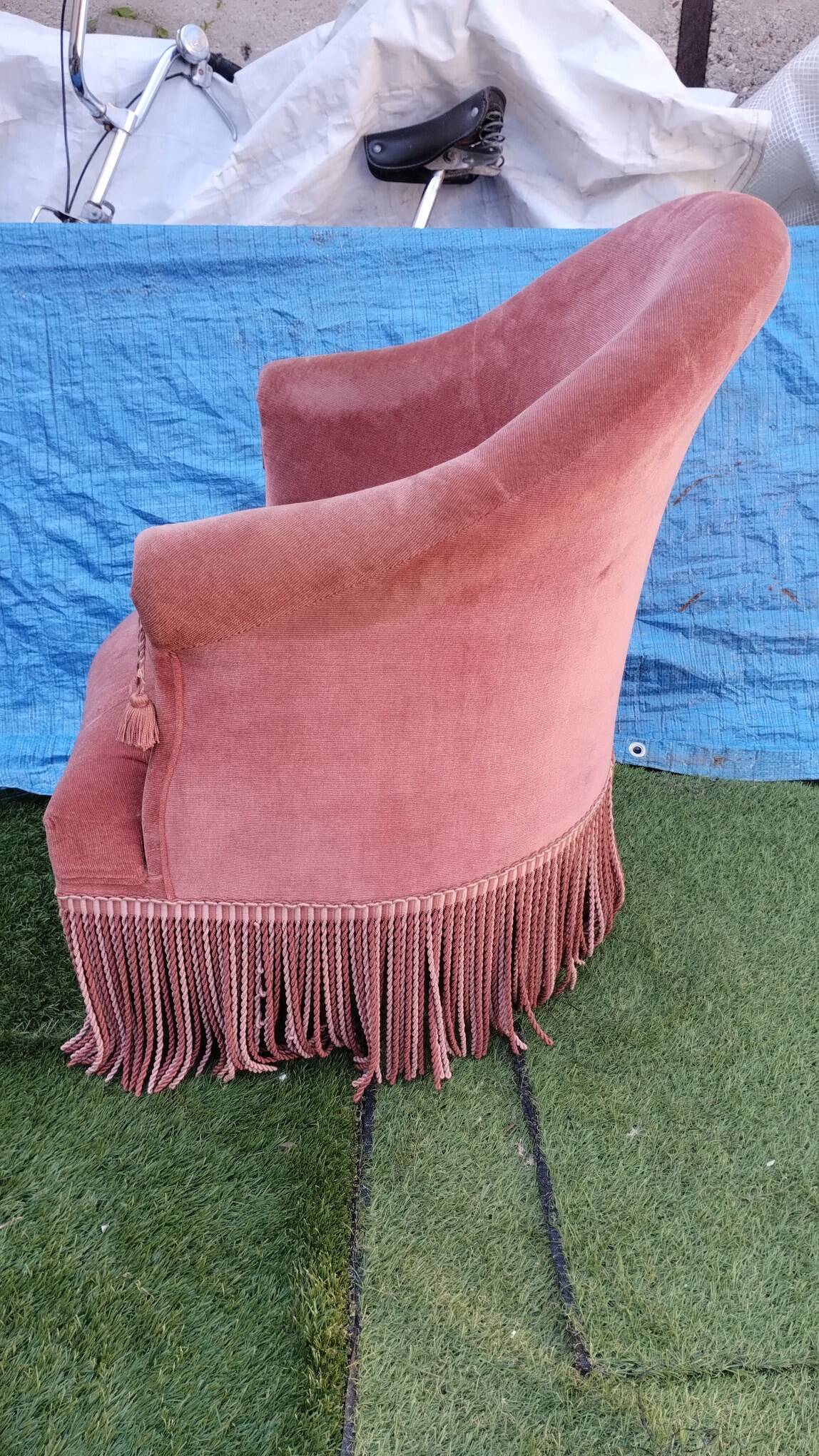 Pink toad armchair