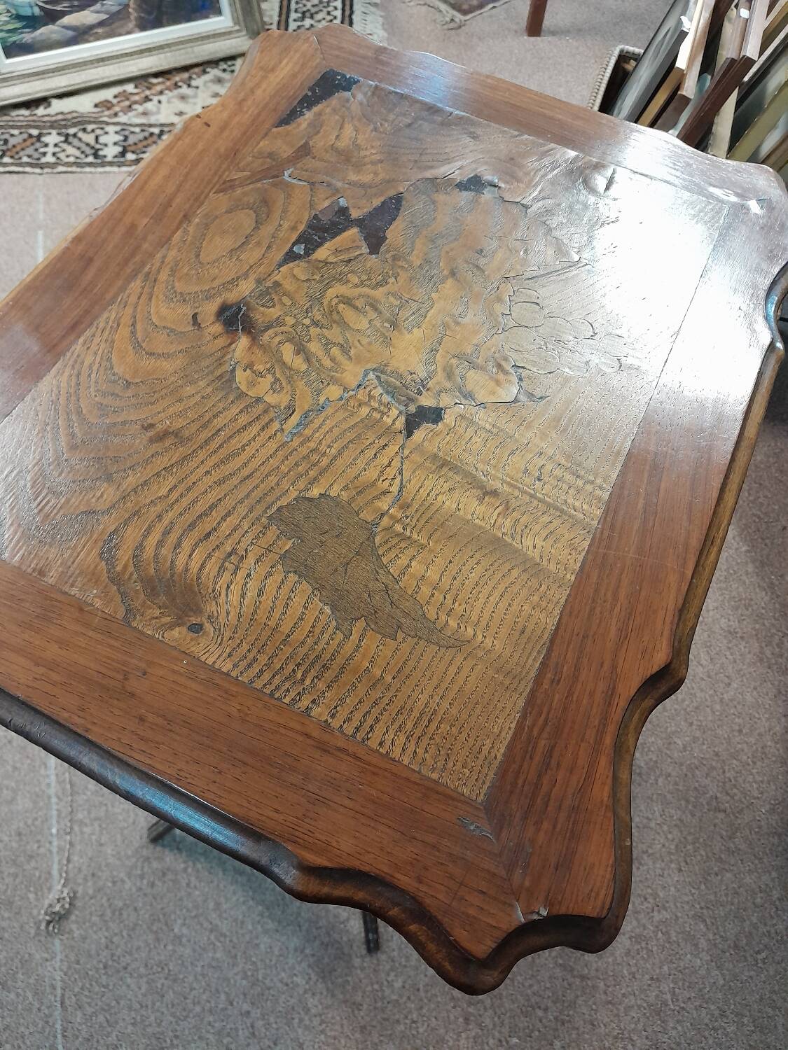 Inlaid dressing table