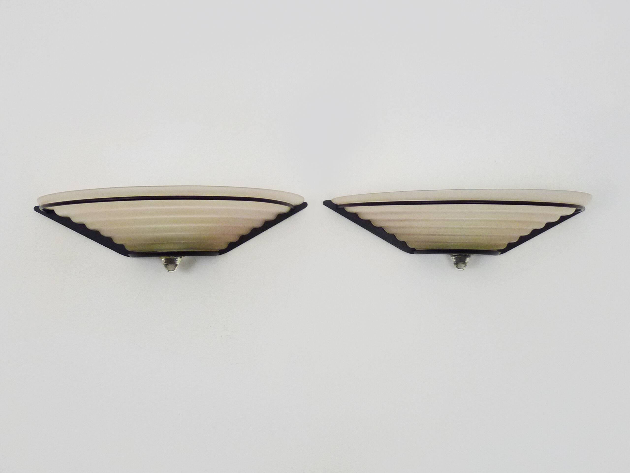 Pair of vintage italian design wall lights in metal and pink frosted glass. year 80