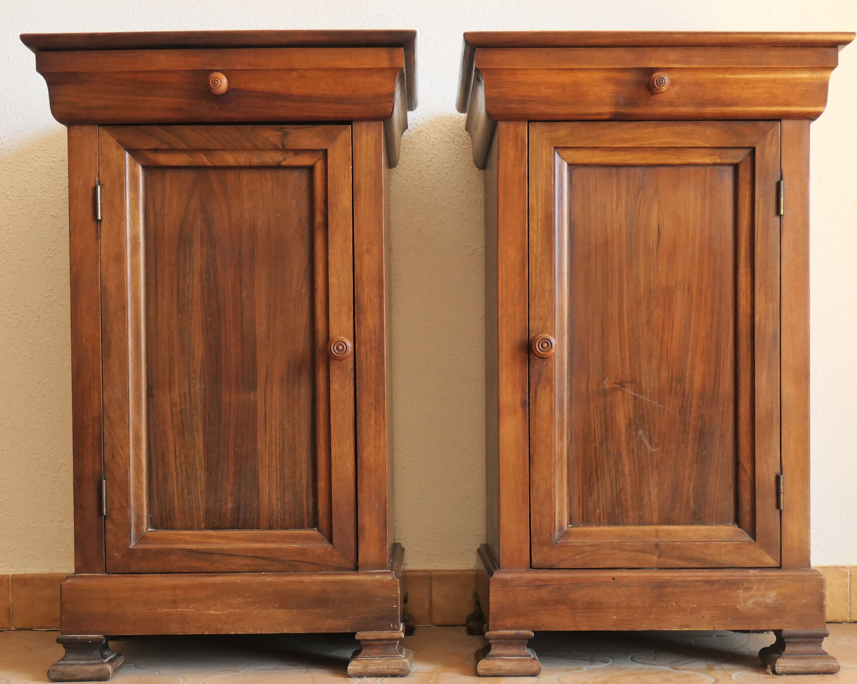 Set of 2 nightstands solid wood