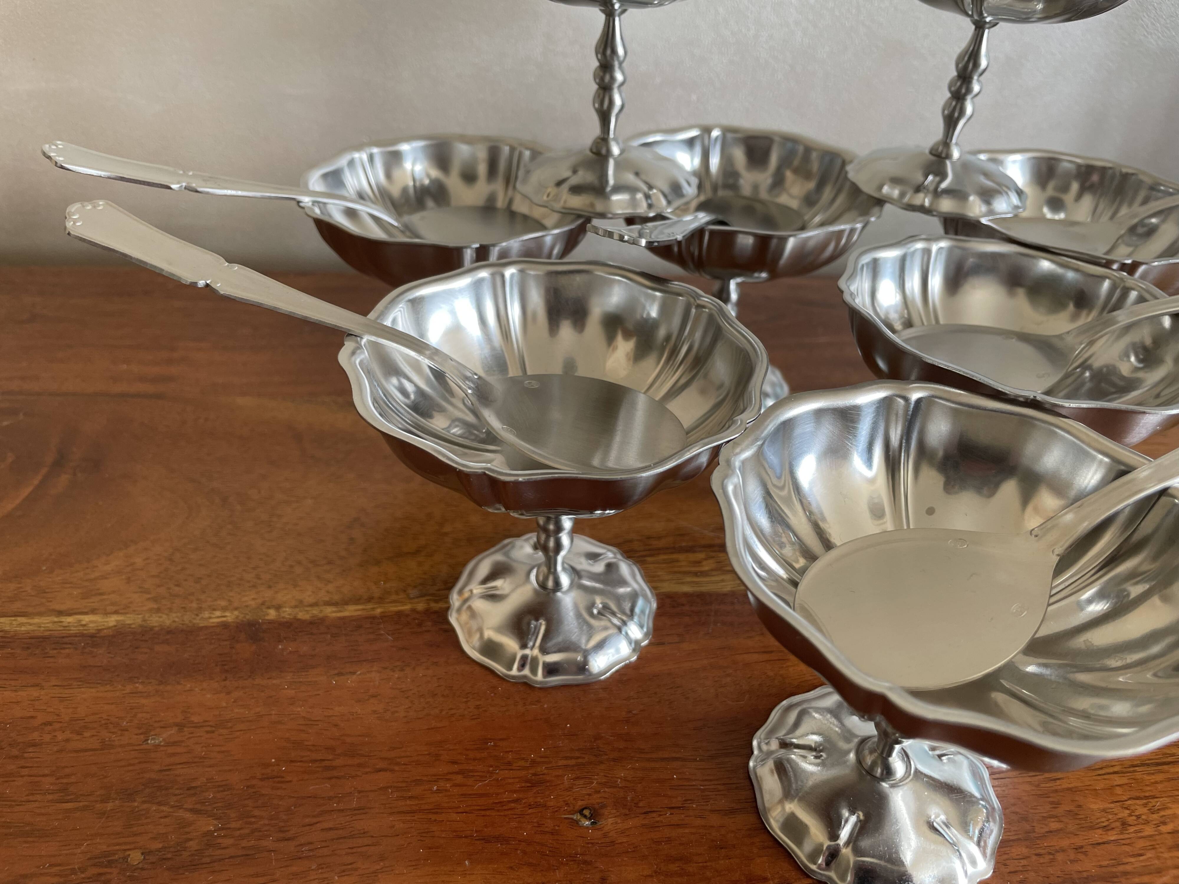 8 ice cream cups and spoons