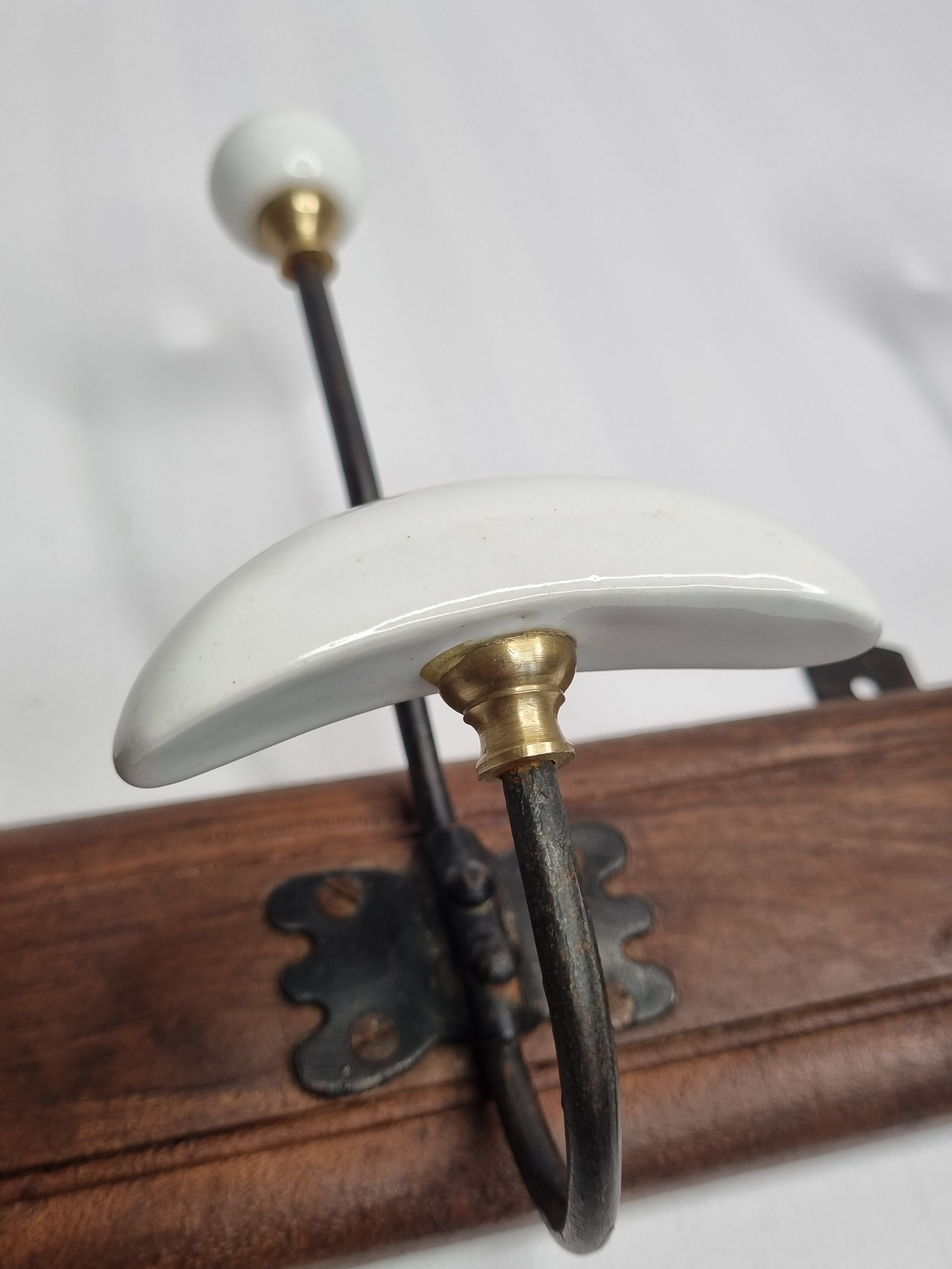 Bistro wall rack in porcelain, metal and wood, vintage
