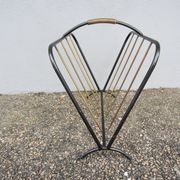 Porte revue en acier et laiton