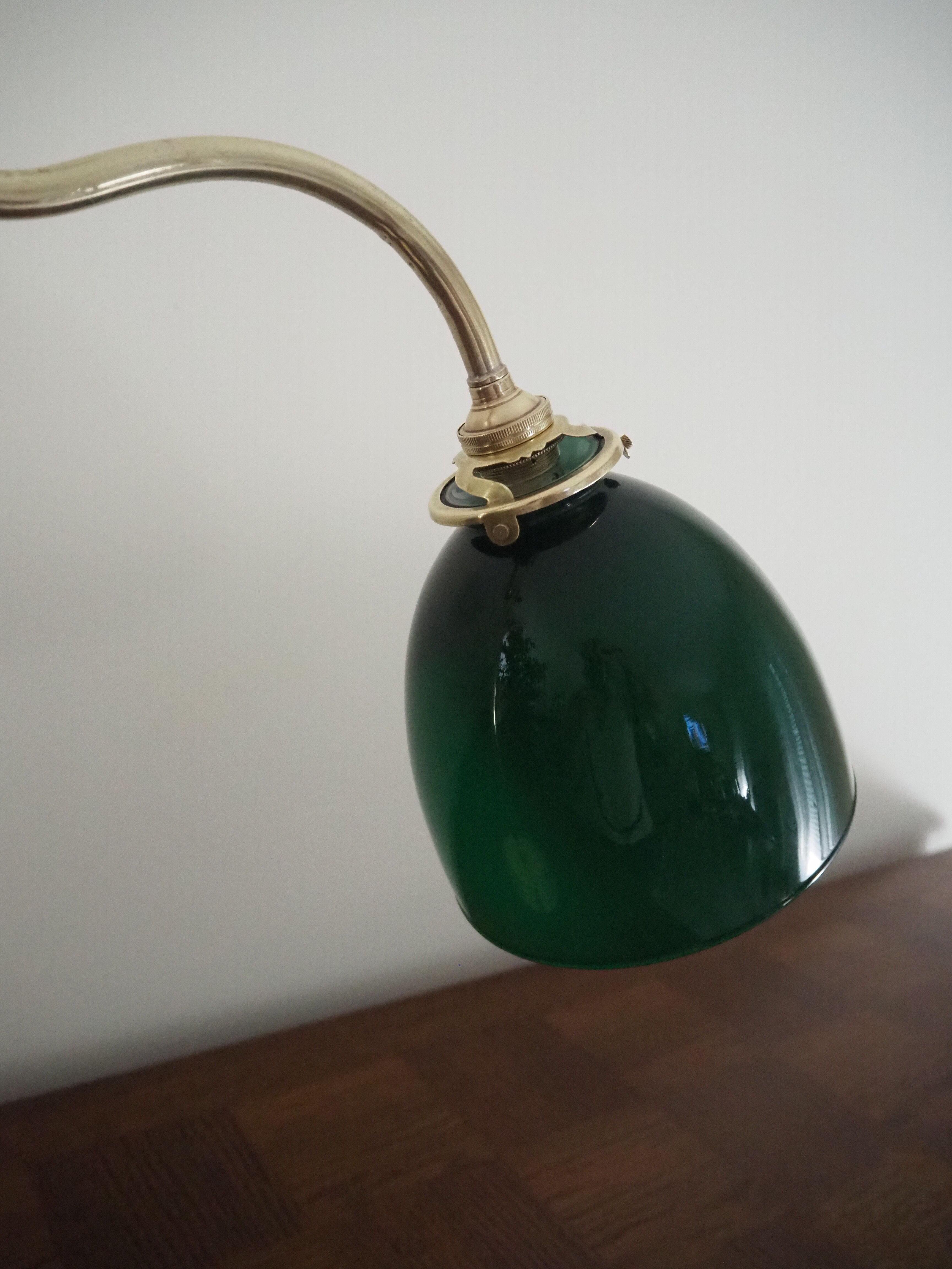 Desk lamp in brass with a swan neck and green opaline glass.