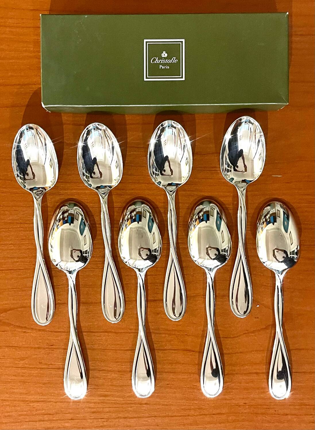 Christofle galea, 8 standard 19 cm spoons in very good condition.