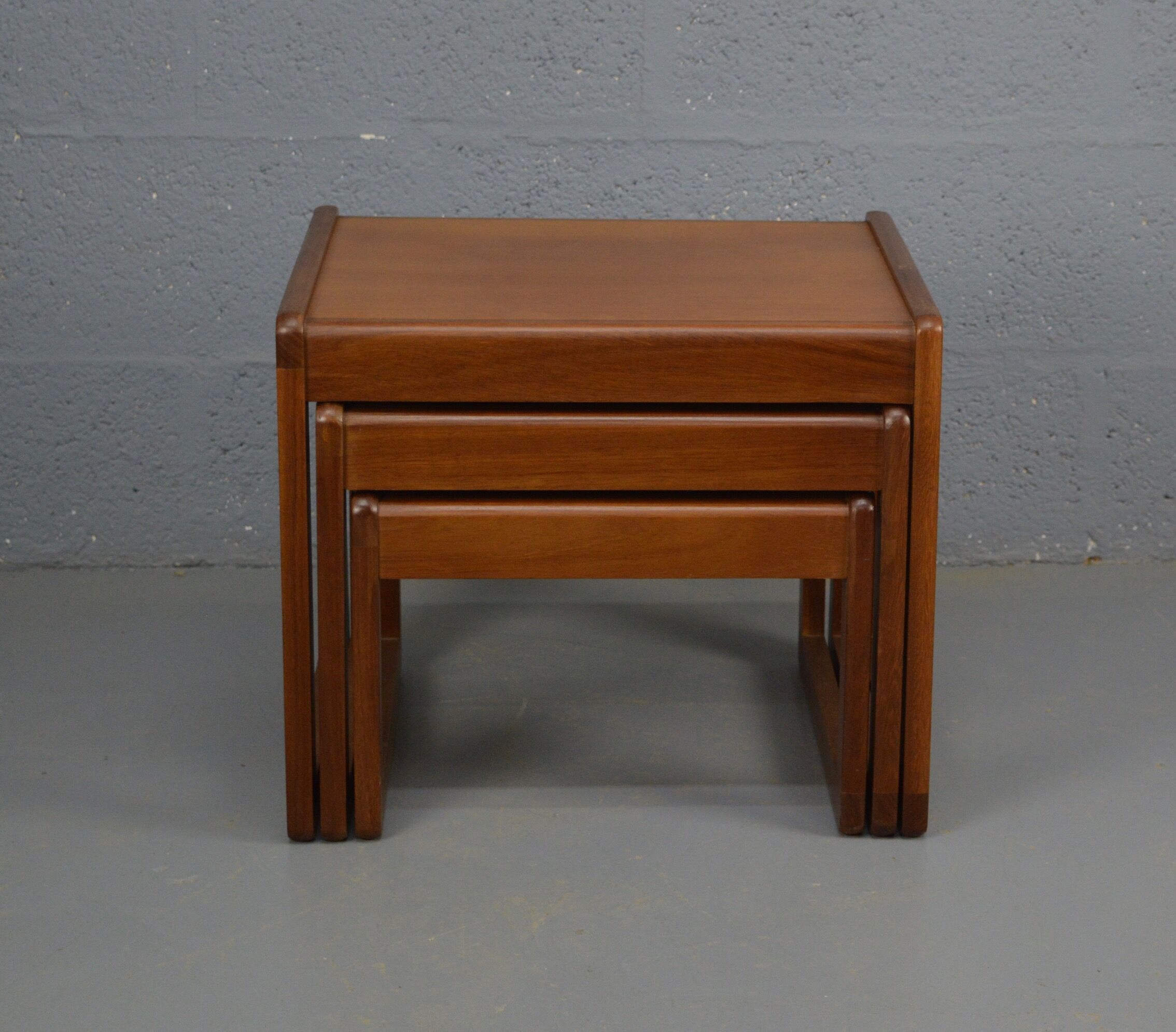 Pull out tables 1960