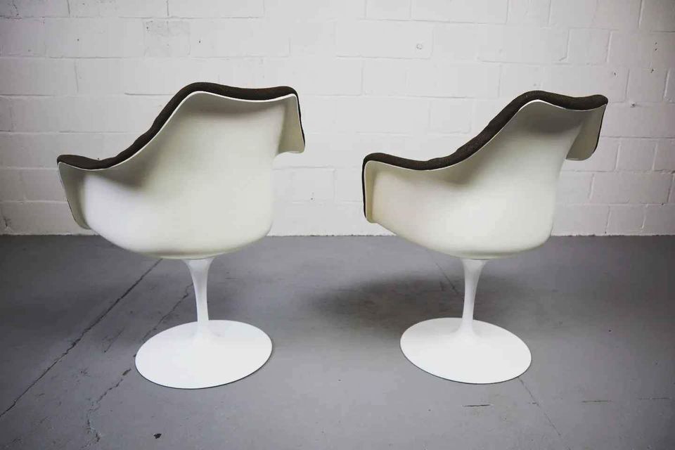 Set of two Eero Saarinen swivel Tulip Armchairs model 150, 1970's