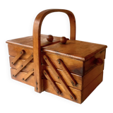 Petite travailleuse en bois vintage