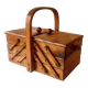 Petite travailleuse en bois vintage