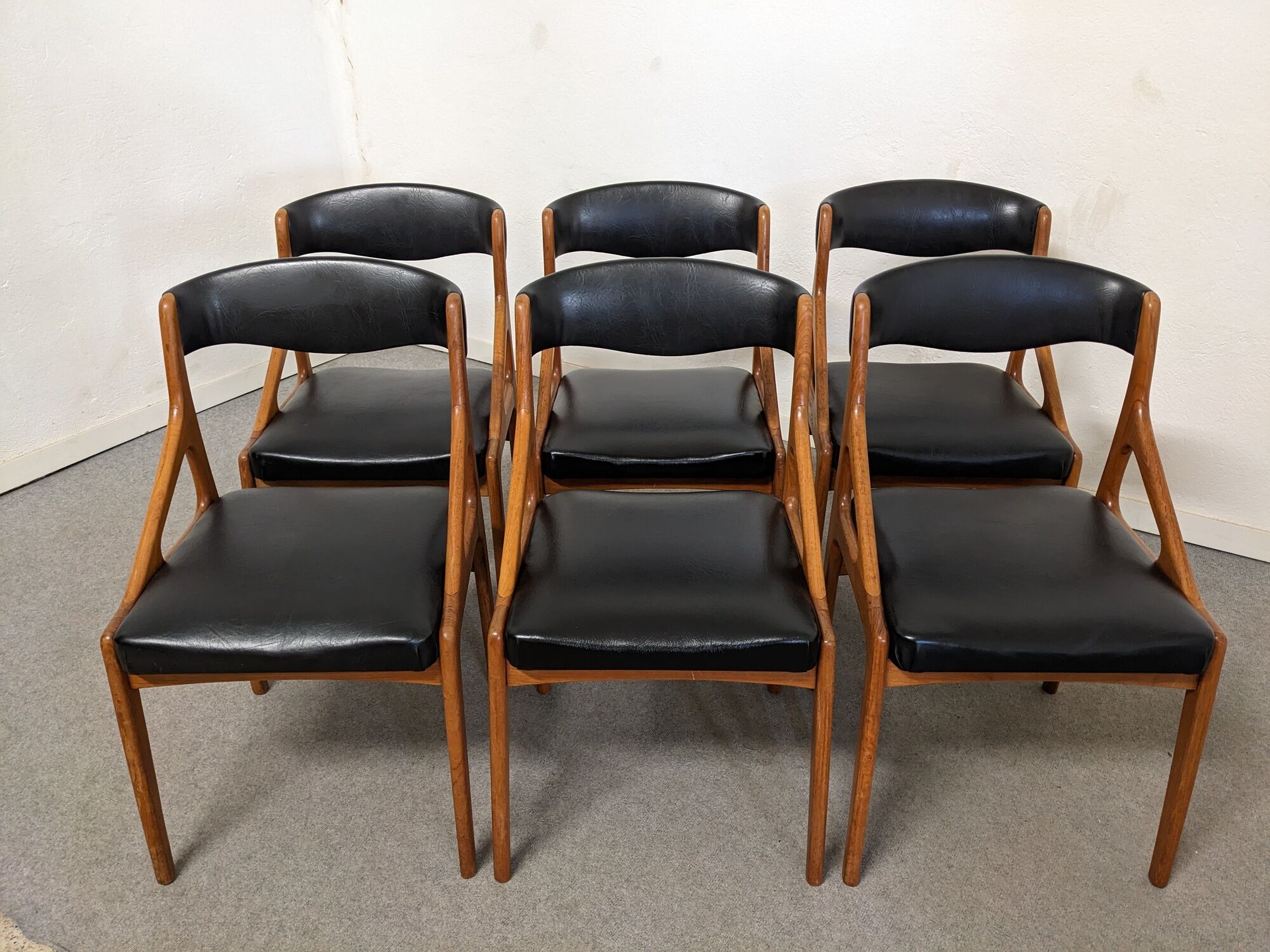 Series of 6 Scandinavian teak chairs from the 50s/60s