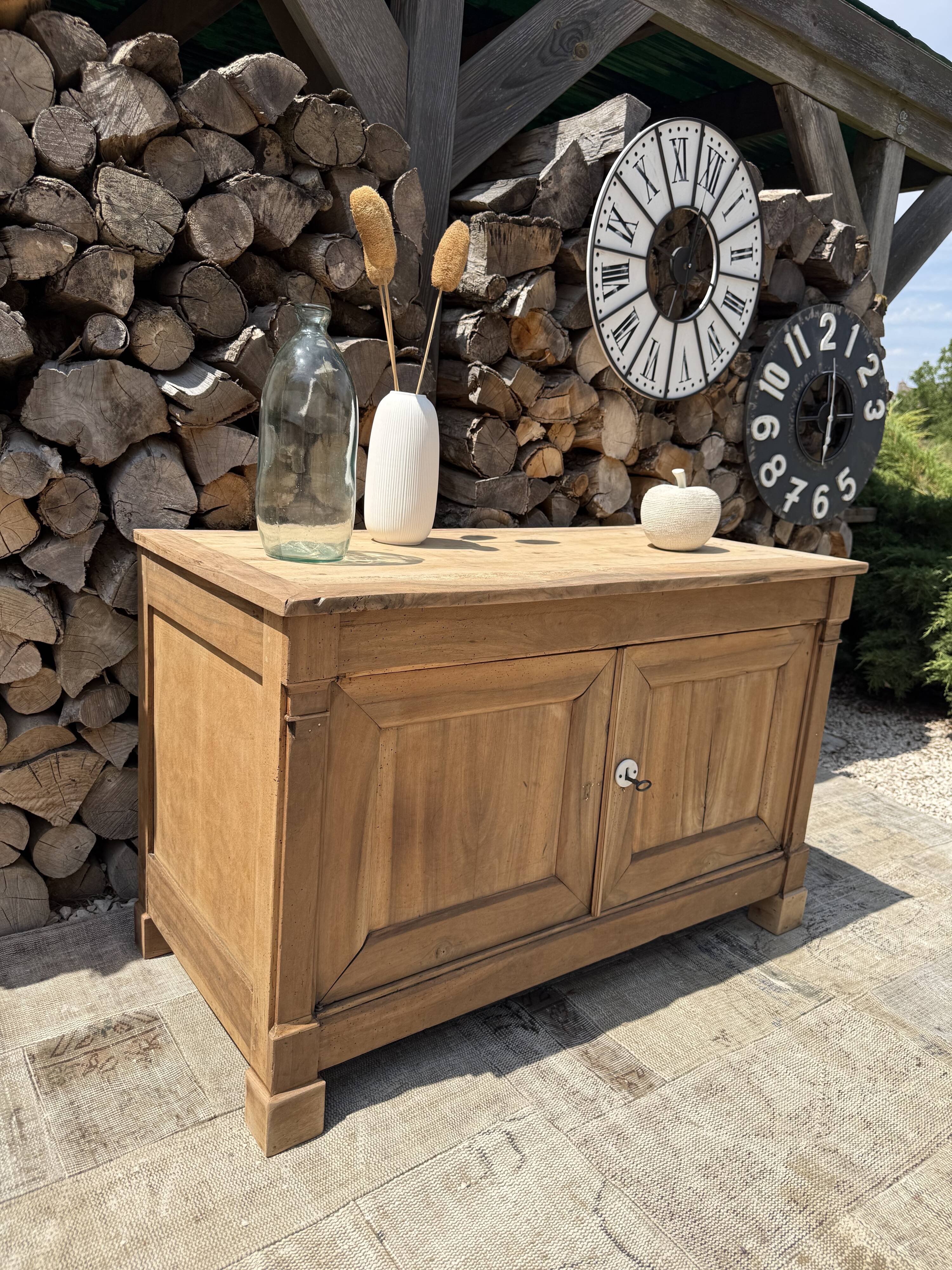 Maie ancienne rénovée / Buffet massif