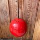 Paire de suspension boule rouge en métal années 70.