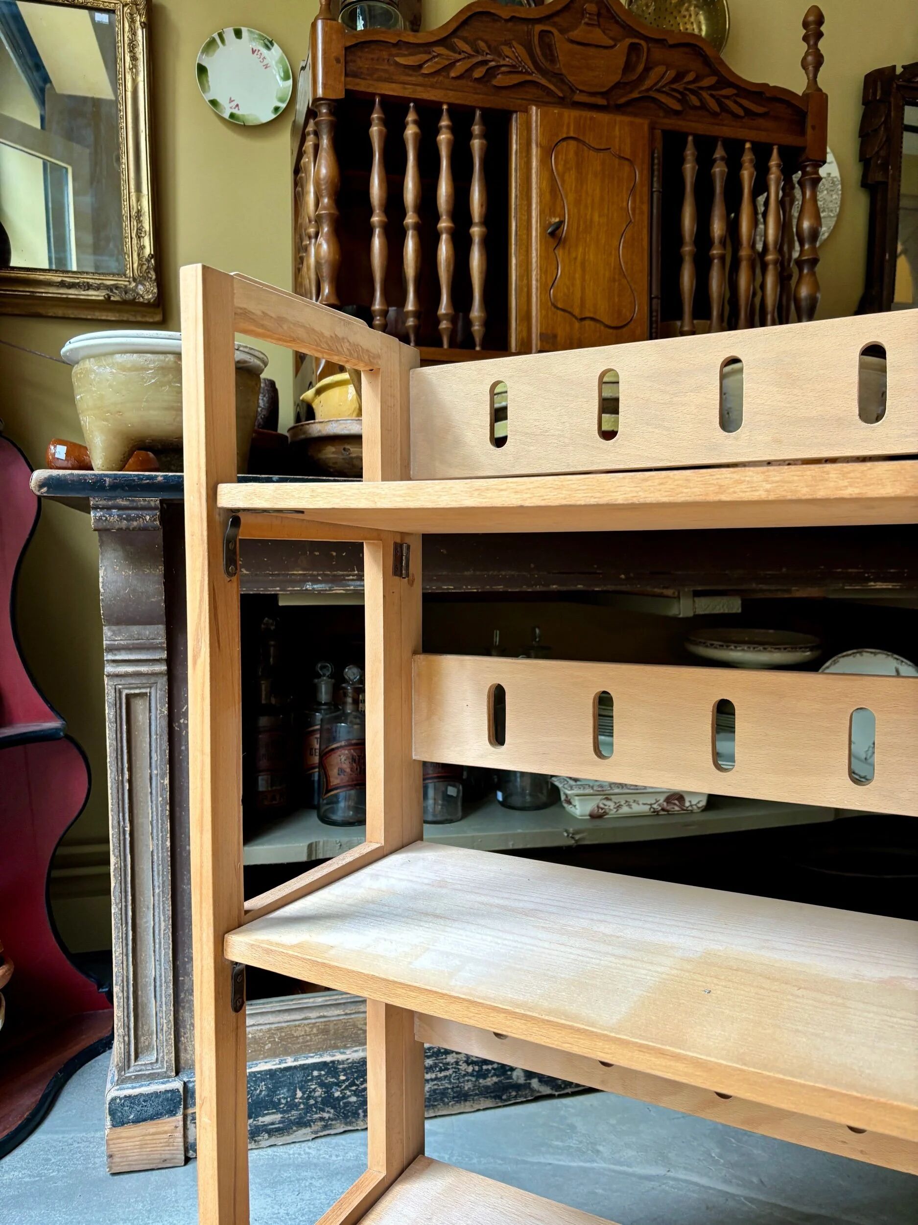 Folding bookshop shelf in light wood