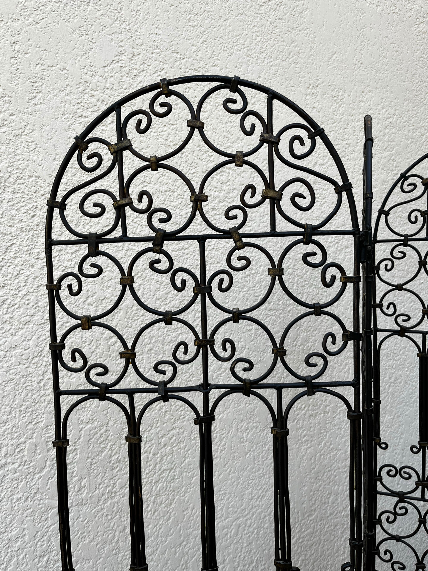 Antique screen