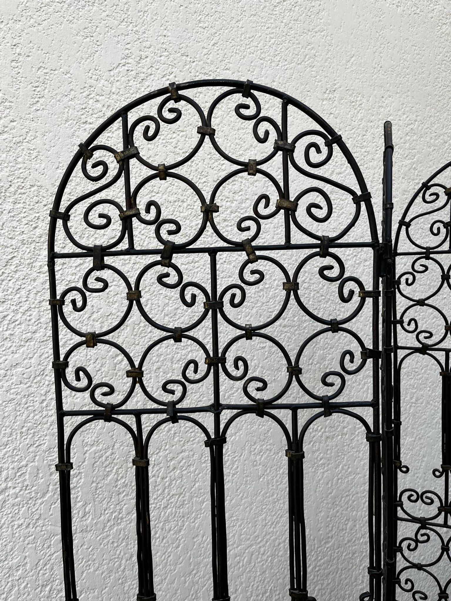 Antique screen