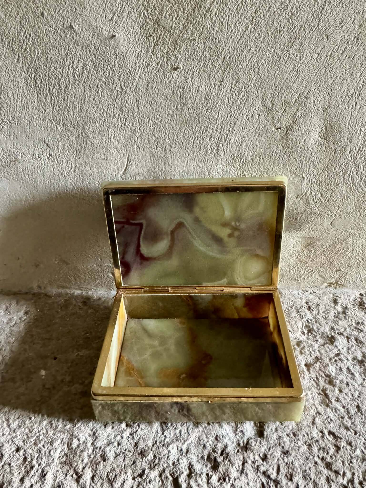 Ashtray, onyx box from the 1960s, vintage Italy.