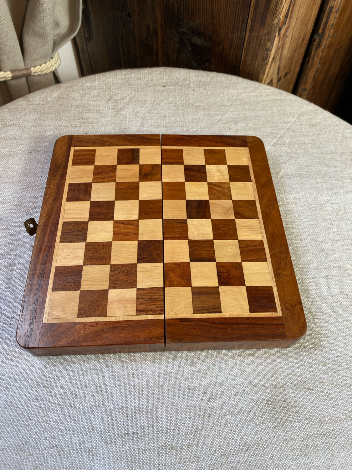 Travel chess set, in marquetry, magnetic pieces