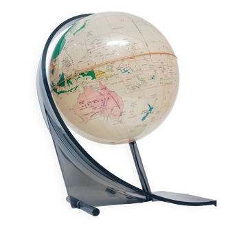 Illuminated terrestrial globe in plexiglass by Nova Rico Florence 1969