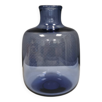 Beautiful and rare Safir vase by Per Lütken for Holmegaard Denmark 1962.