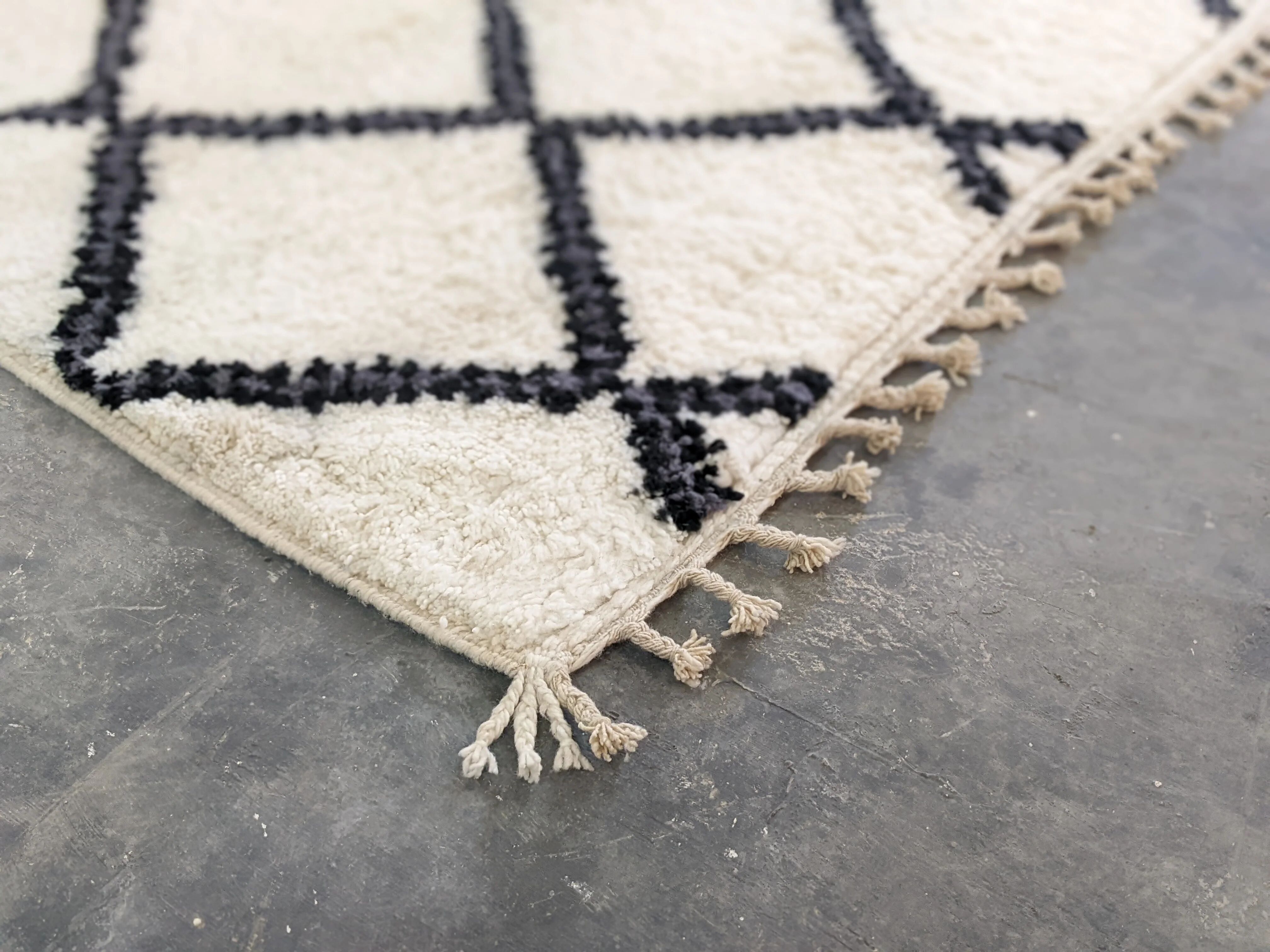 Large Beni Ouarain rug, 280 x 205 cm