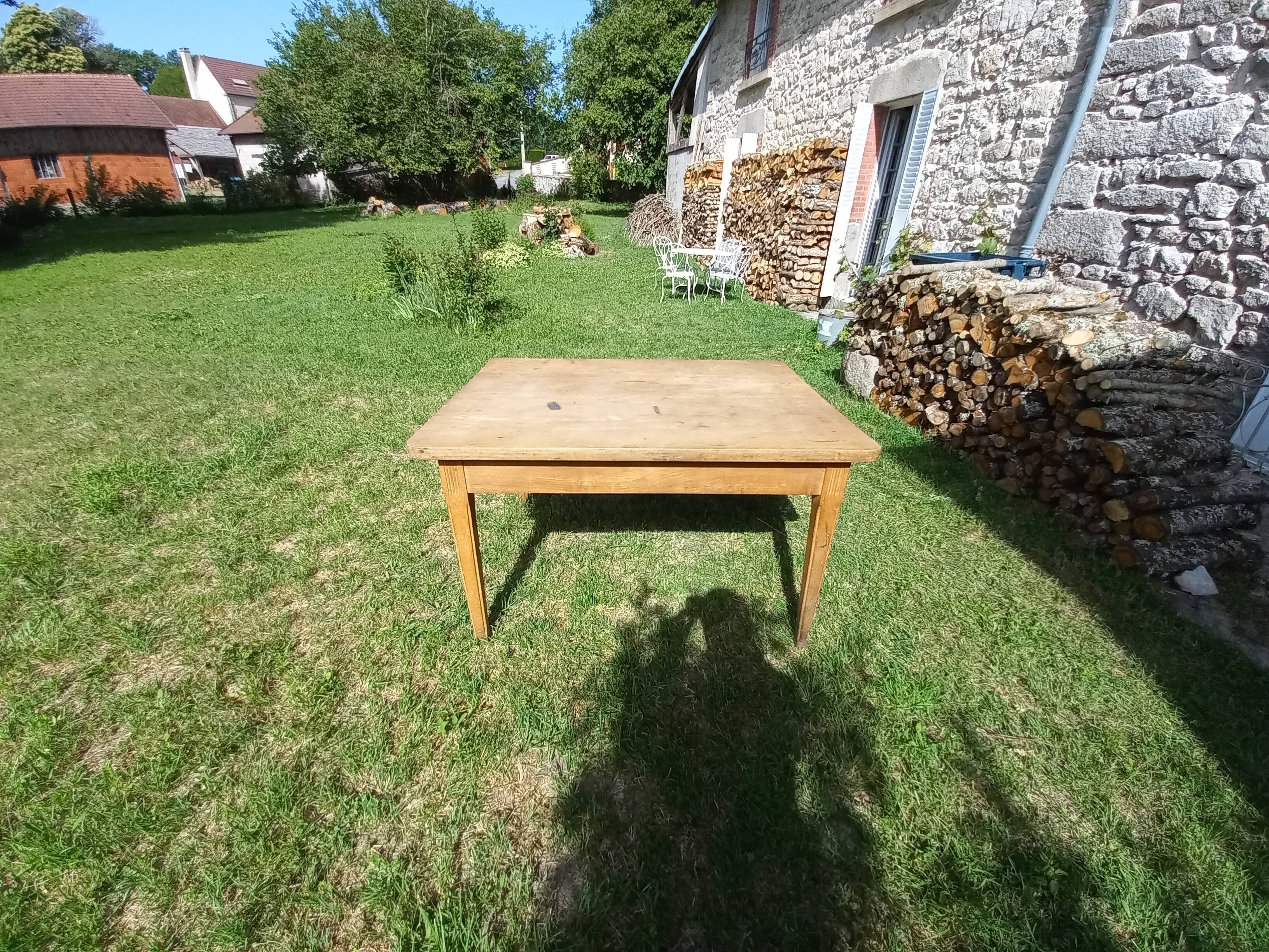 Firm table spindles feet 128cm