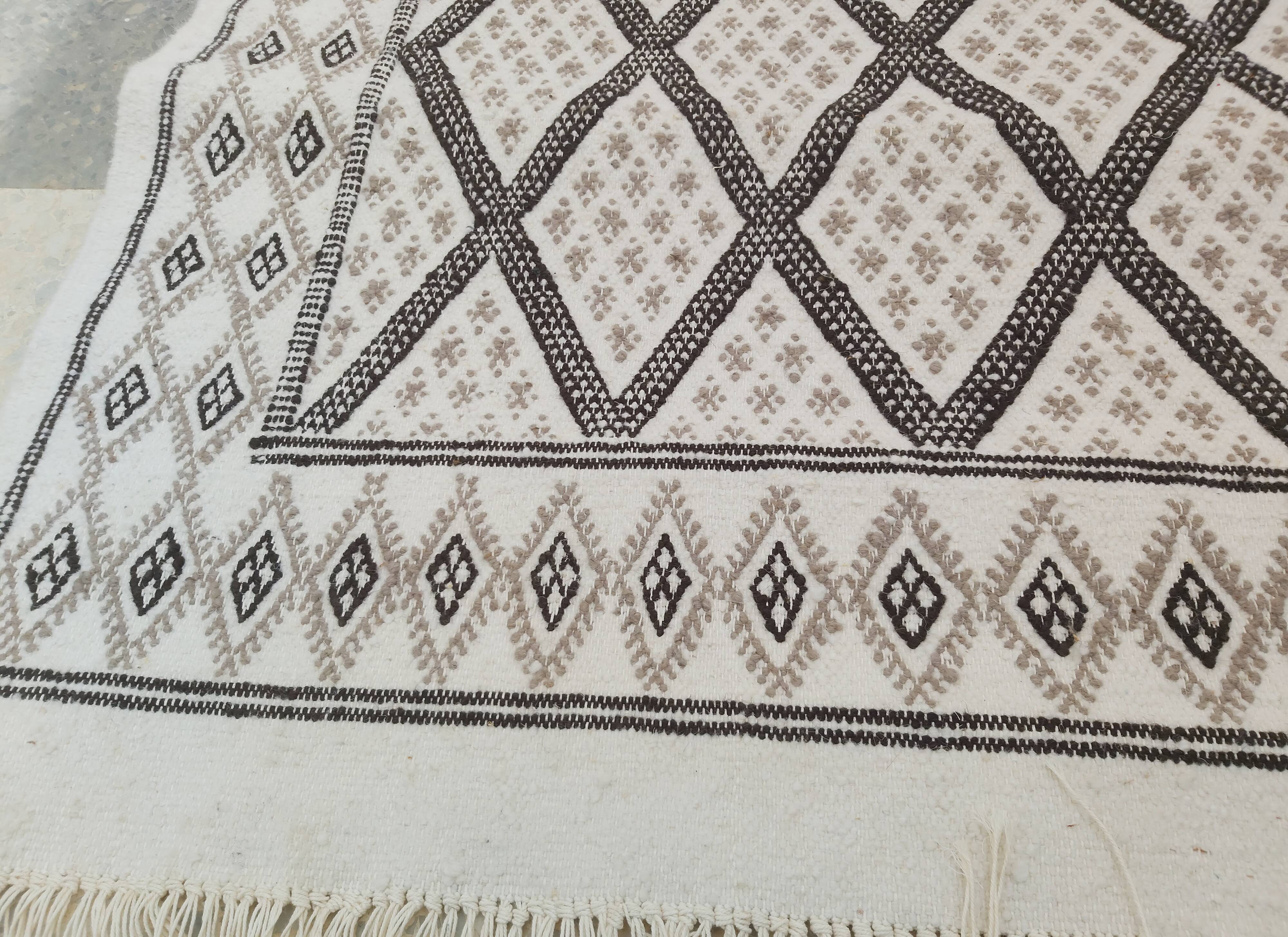Traditional handmade white and grey carpet 178x125cm