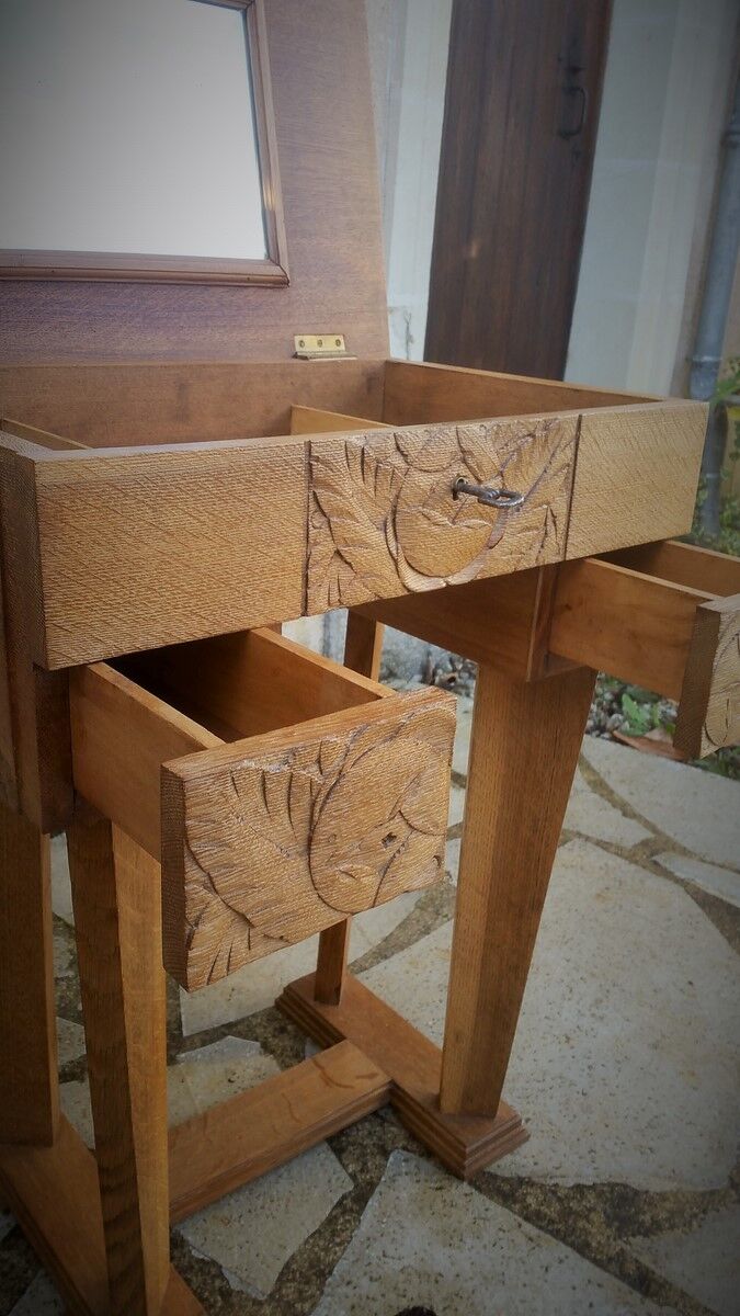 Art deco era hairdresser