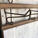 Porte-manteau mural antique en bois et fer marron, vers 1900, crochets pliants