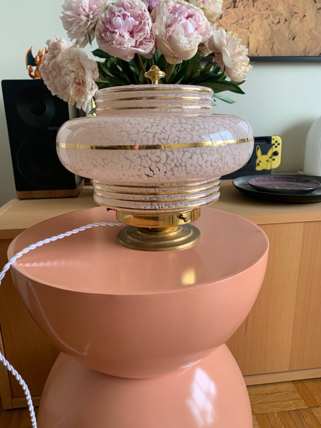 Pink and gold globe lamp - Clichy glass