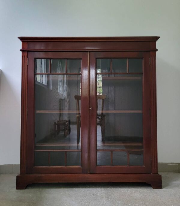 Bibliothèque vitrée vitrine
Anglaise début XXème