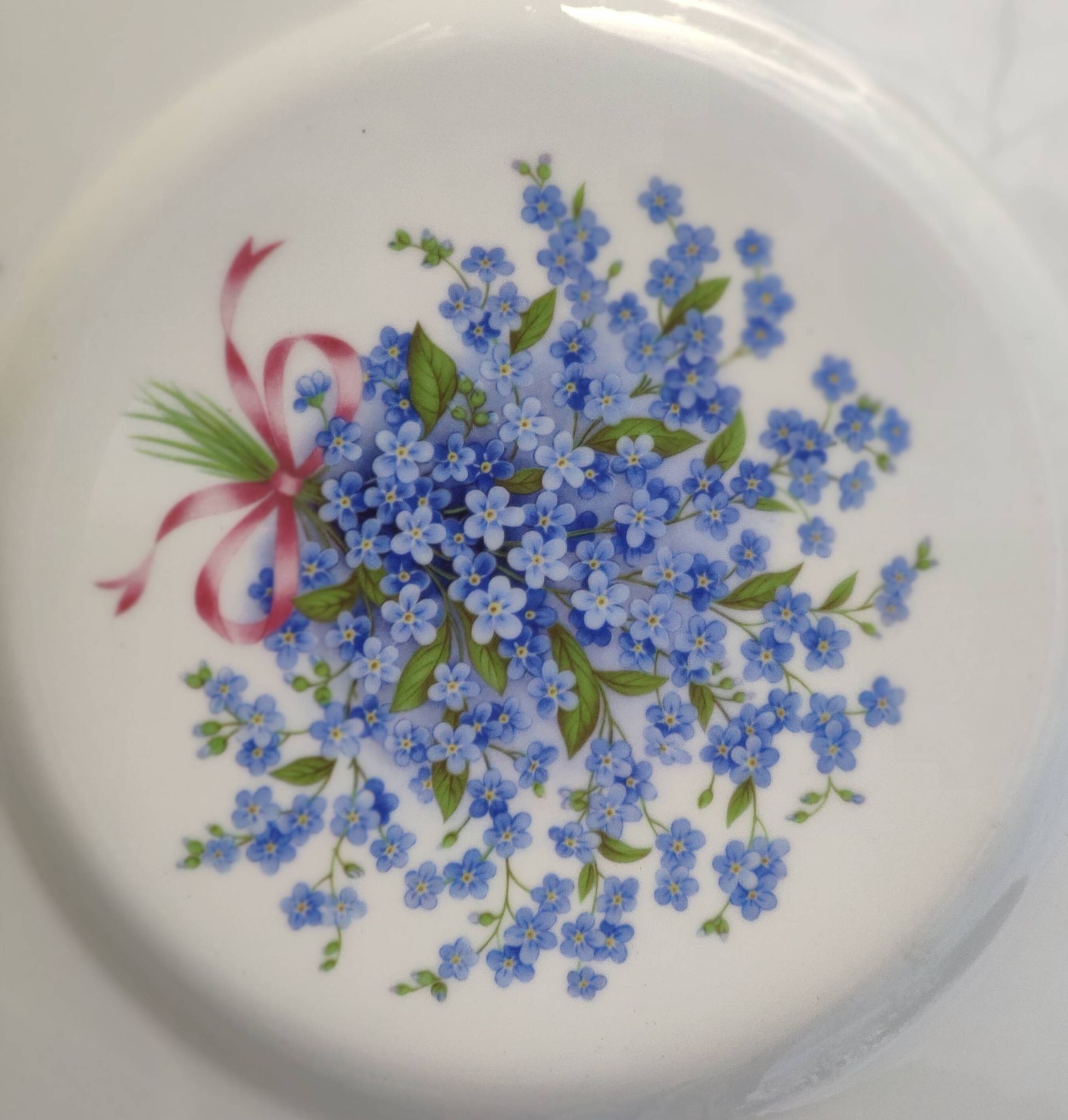 Plat en porcelaine myosotis