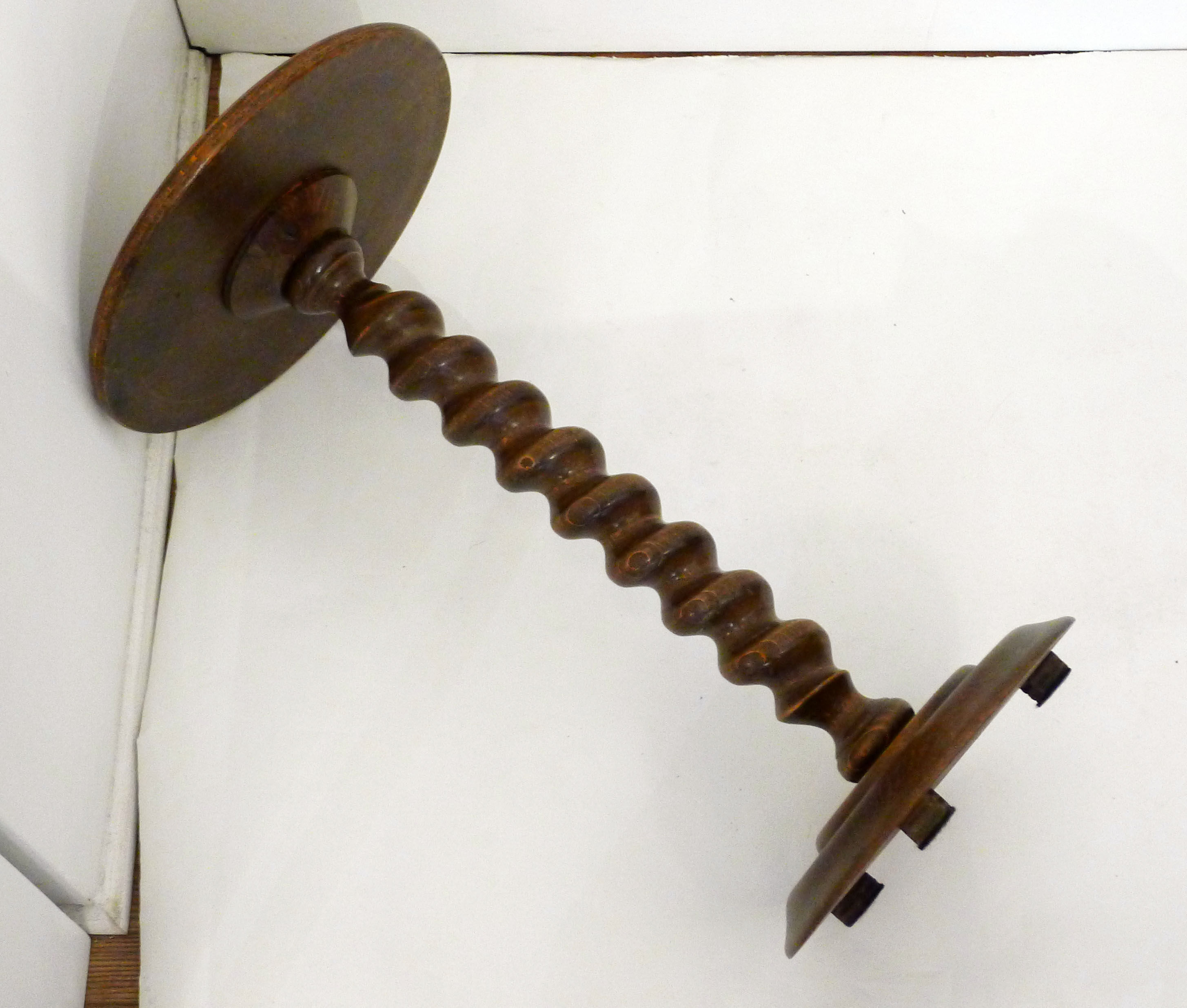 Small twisted column harness