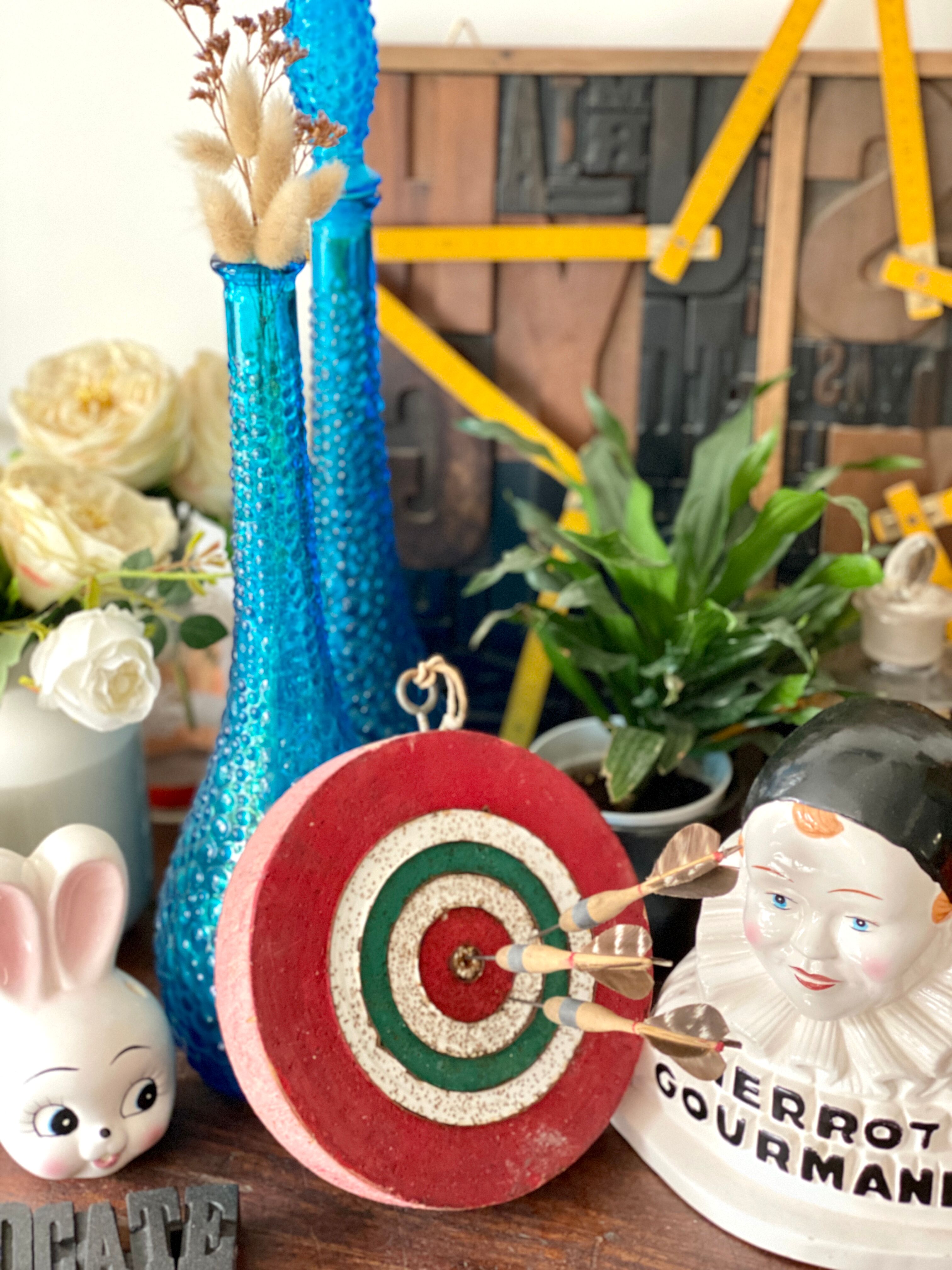 Old vintage darts game